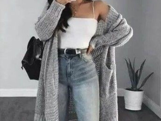 Uma blusinha e uma calça jeans