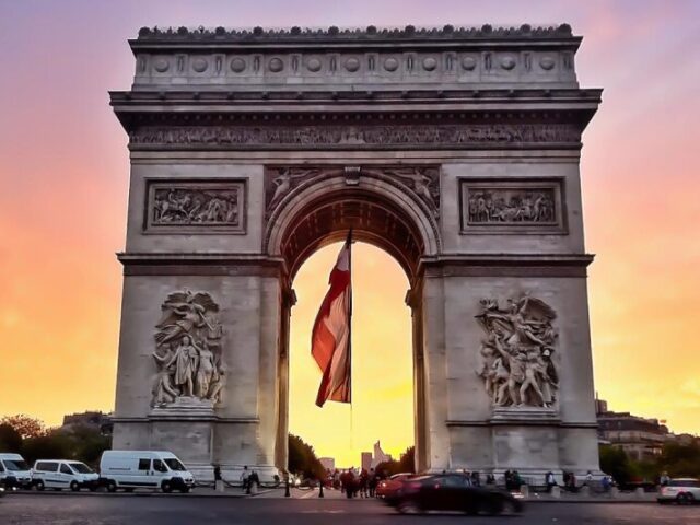 L'Arc du Triomphe (1806) - Paris