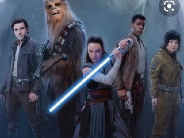 Dos personagens da terceira trilogia (Rey, Finn, Poe, BB-8, Kylo Ren, Chewi, C-3PO, R2, Rose, etc)