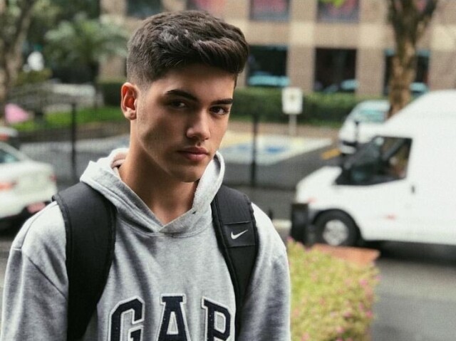 Victor
(Namorado
de Caroline)