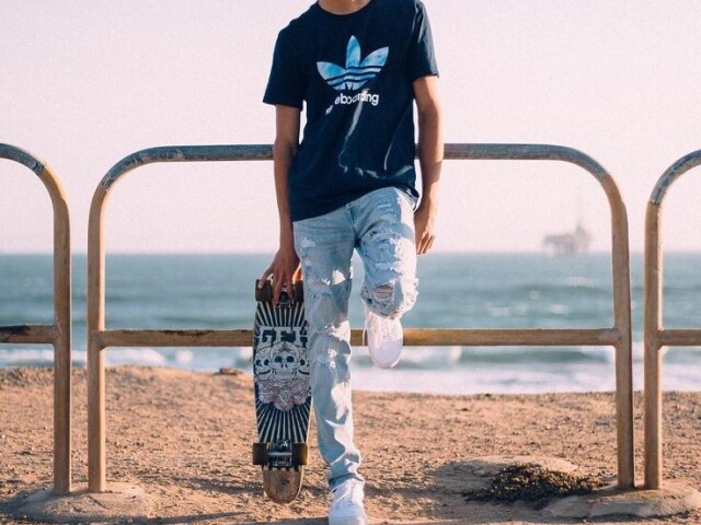 Ignorem a praia e o skate,finge ser
uma escola kkkk