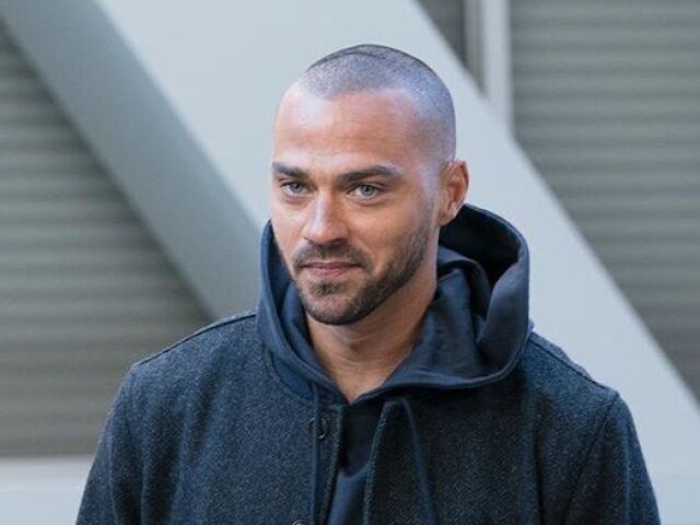 Jesse Williams (ou Jackson Avery pros íntimos)