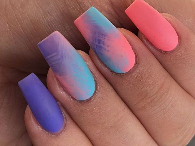 Unhas alegres