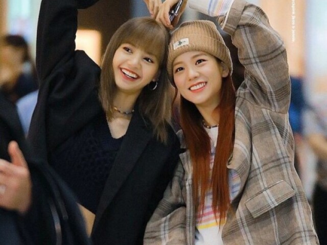 Lisa é a mais nova, Jisoo é a mais velha.