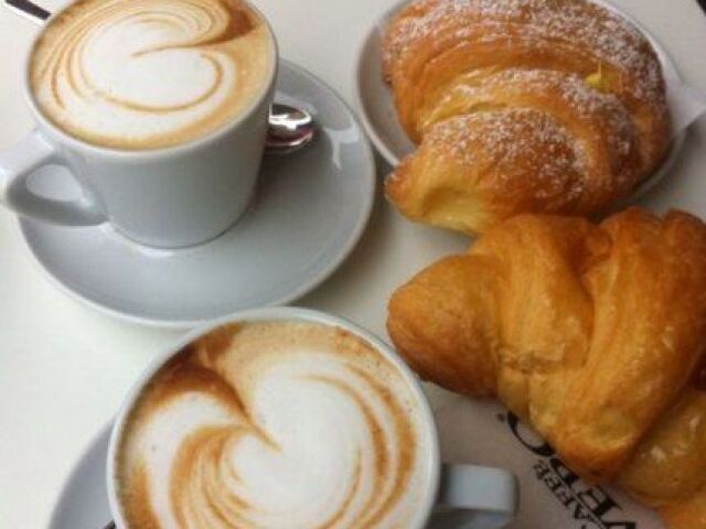 capuccino , croissant