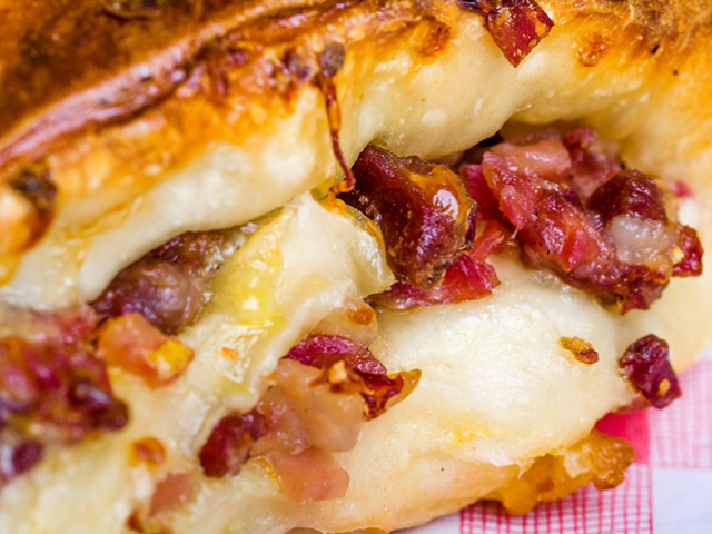 pãezinhos de batata com queijo e bacon