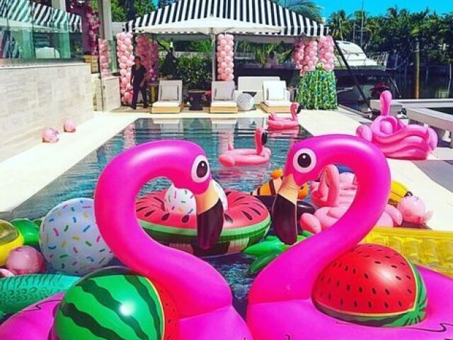Monte sua festa na piscina!!