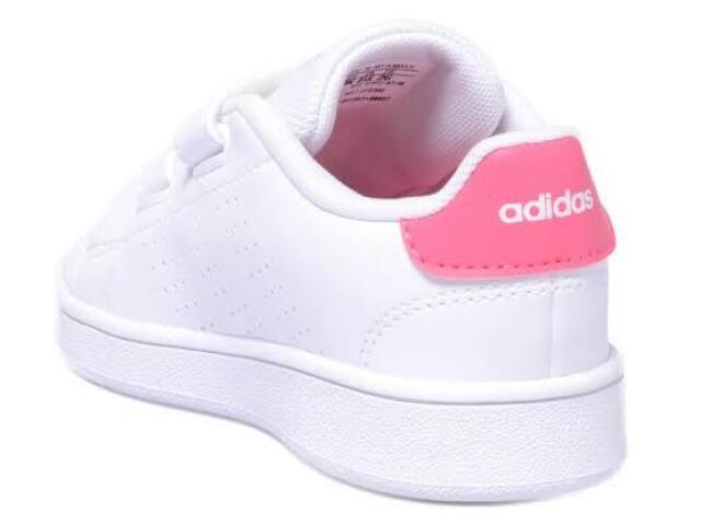 Tênis da Addidas branco com detalhes rosa