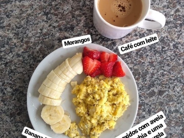 Não como muito no café da manhã