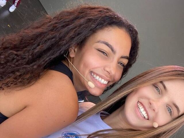 vergonha da época que eu brigava com larinas shipper, vergonha de mim. amo a amizade