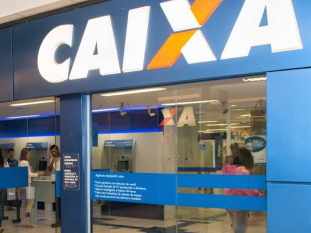 No banco caixa.