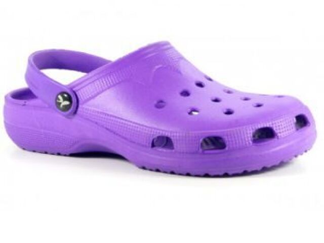 crocs roxo antiaderente