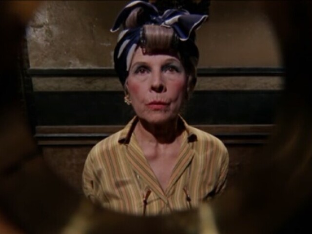 Minnie Castevet (Ruth Gordon) - O Bebê de Rosemary (1968)