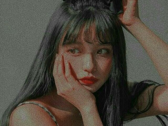 Idol aesthetic