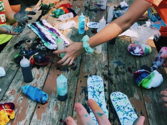 faz tie dye com os seus amigos