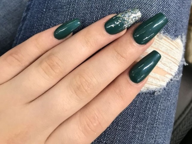 green esmerald nails