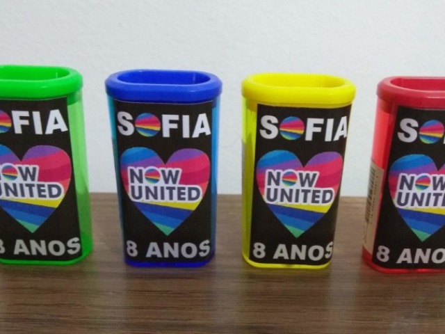 amo o now united (a sofia fez 8 anos da parabéns para ela kkkkkk)