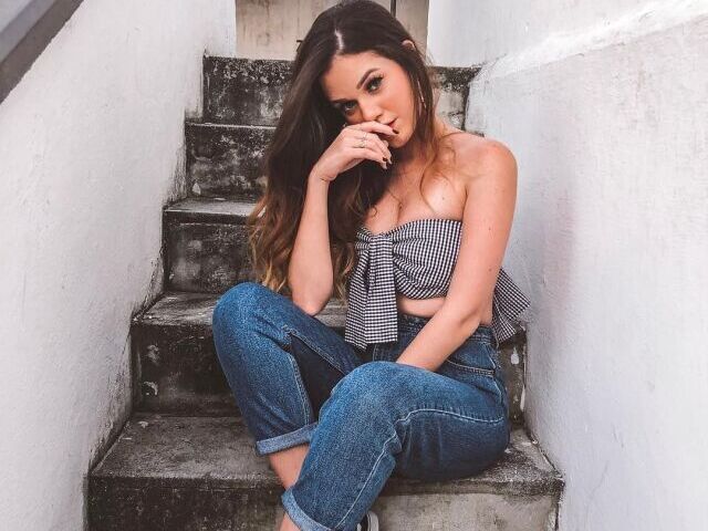 nome : clara rodrigues
poder: ilusão
personalidade: amigável