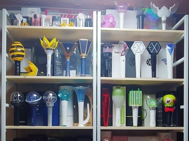 De qual grupo é o lightstick?