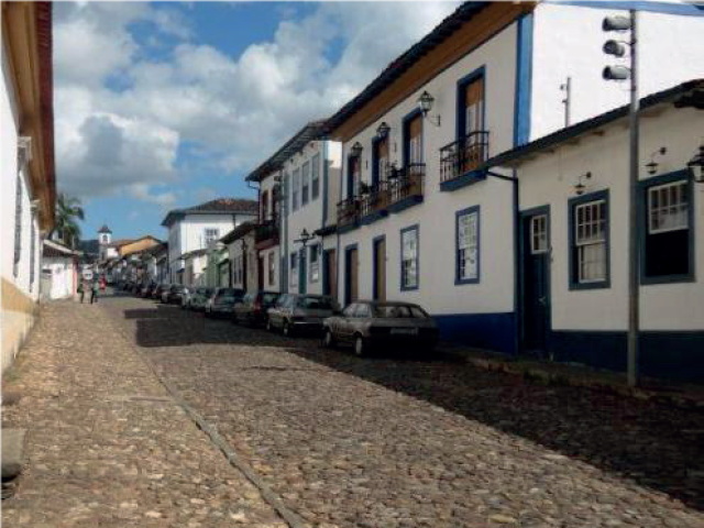 Ouro Preto: 8 de abril de 1711 - criação da Vila do Ribeirão de Nossa Senhora do Carmo e Albuquerque. 14 de abril 1712 - aprovação por D. João V, com modificação do nome para Vila de Nossa Senhora do Carmo.