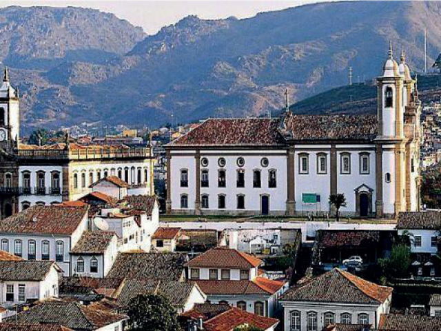 Ouro Preto: 8 de julho de 1711 - criação da Vila Rica de Nossa Senhora do Pilar e Albuquerque. 15 de dezembro de 1712 - aprovação por D. João V, com a modificação do nome para Vila Rica de Nossa Senhora do Pilar do Ouro Preto.