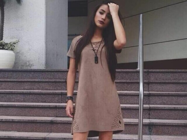 Casual
sempre Se elas marrons ou vermelhas escuras
( Ama Vestido e com salto)