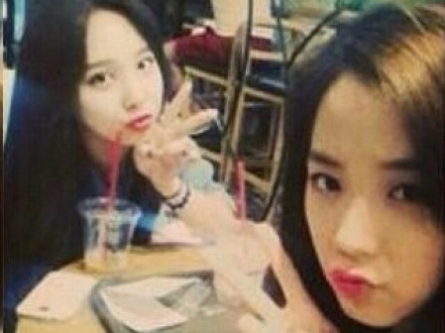 Nayeon e Jisoo- Twice e Black Pink