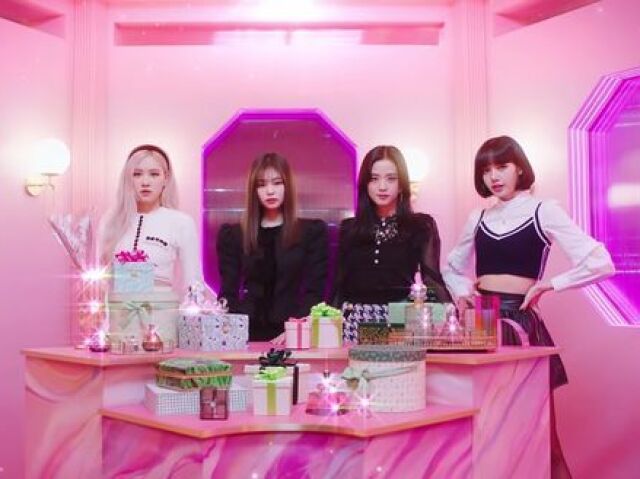 Escolha as imagens e eu vou te indicar uma música do BLACKPINK