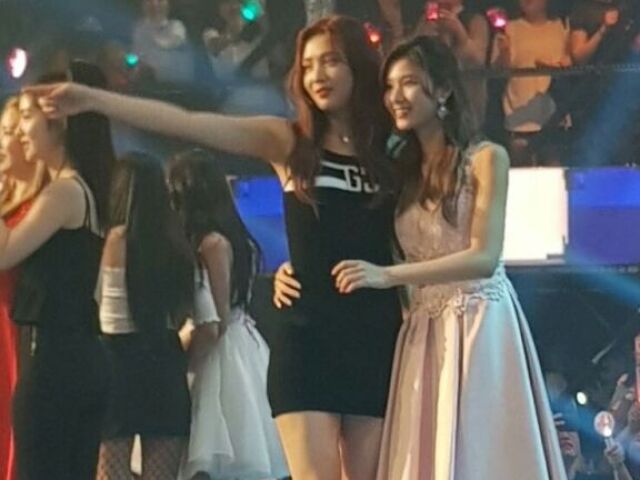 Joy e Sana- Red Velvet e Twice