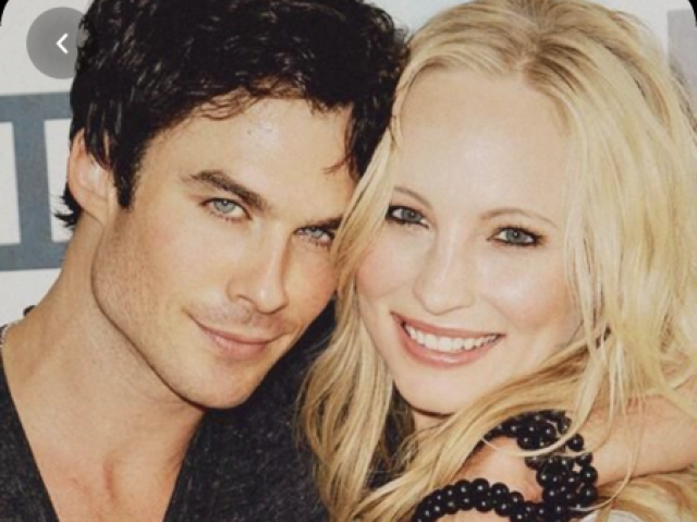 Caroline Forbes e Damon Salvatore