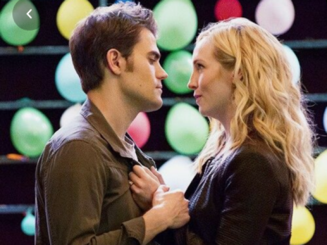 Caroline Forbes e Stefan Salvatore