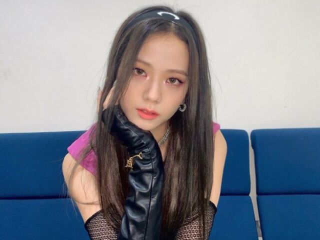 Kim Jisoo- Black Pink