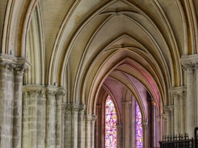 Teto Gótico cheio de arcos