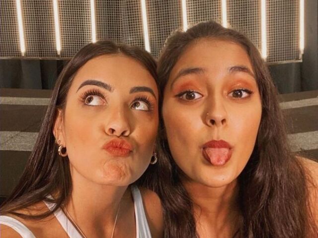 Sabina e Shivani (Bem parecidas)