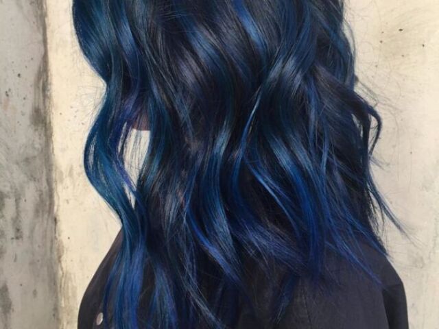 Azul escuro