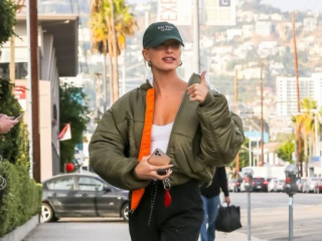 Hailey Bieber