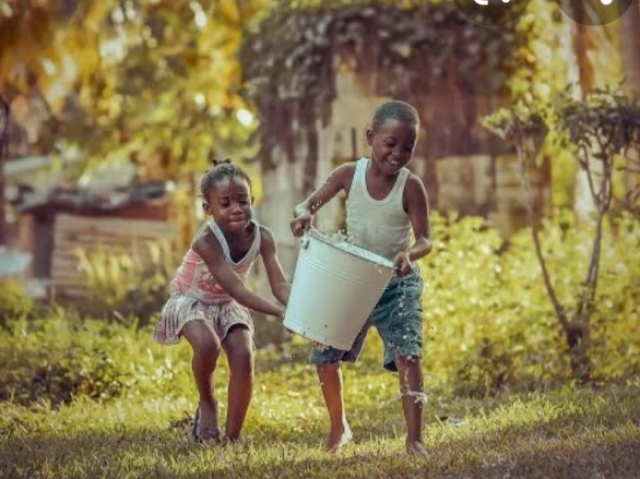 EM CASA, NO QUINTAL COM NOSSA FAMÍLIA