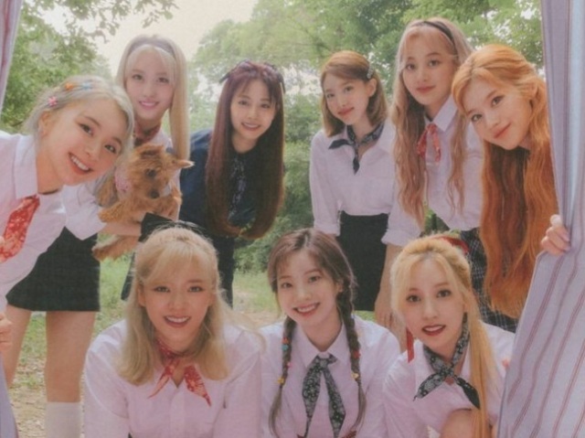 Qual é a integrante do TWICE de acordo com os fatos?