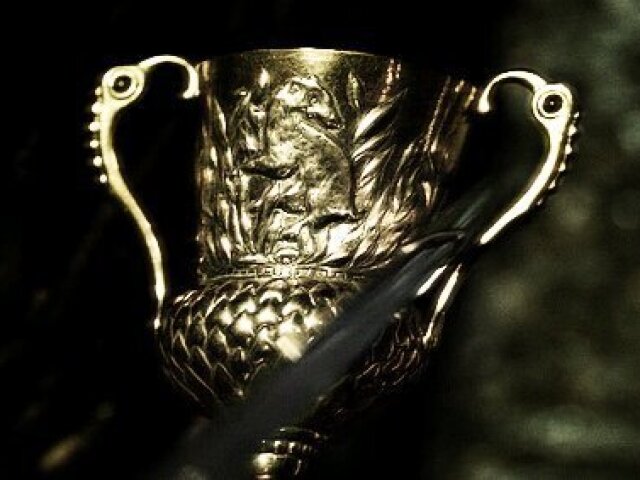 Ter a taça de Helga Hufflepuff