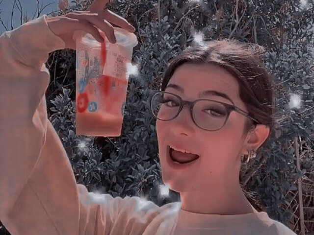 𝘾𝙝𝙖𝙧𝙡𝙞 𝙙'𝙖𝙢𝙚𝙡𝙞𝙤 🥤