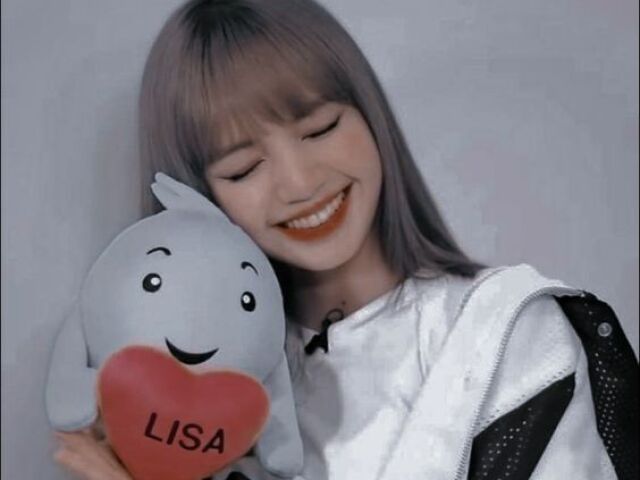 Lisa, rapper líder, vocalista sub, dançarina principal e maknae