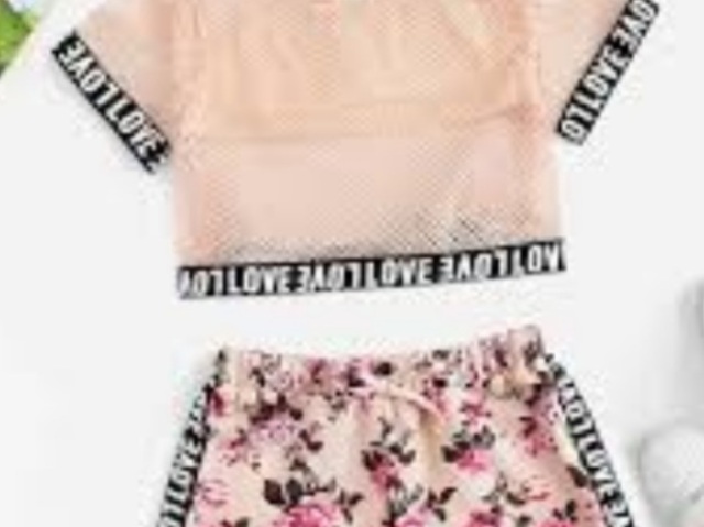 Blusa de gliter transparente com cropped por baixo+short de flores