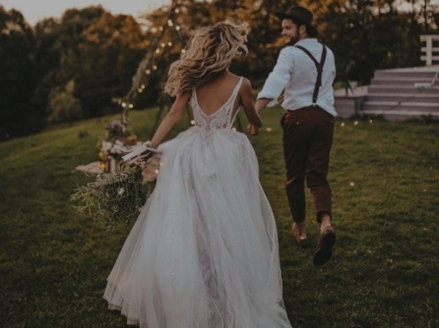 No ar livre com belas paisagens 🎇👰🤵