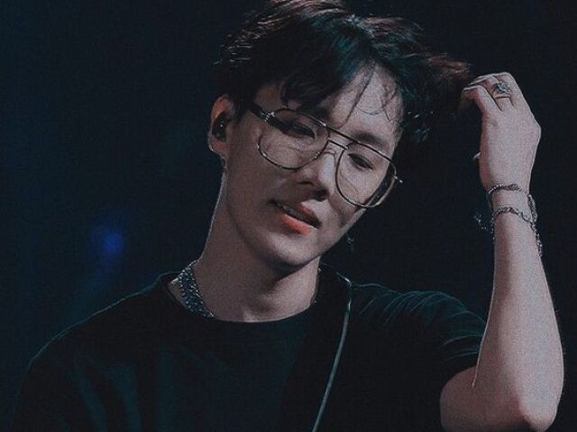 Hoseok, rapper guia, vocalista de apoio e dançarino principal