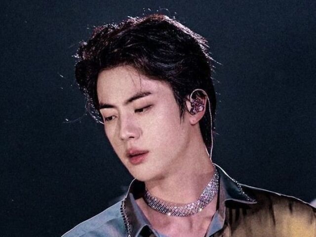 Seokjin, vocalista guia, visual e hyung ( mais velho )