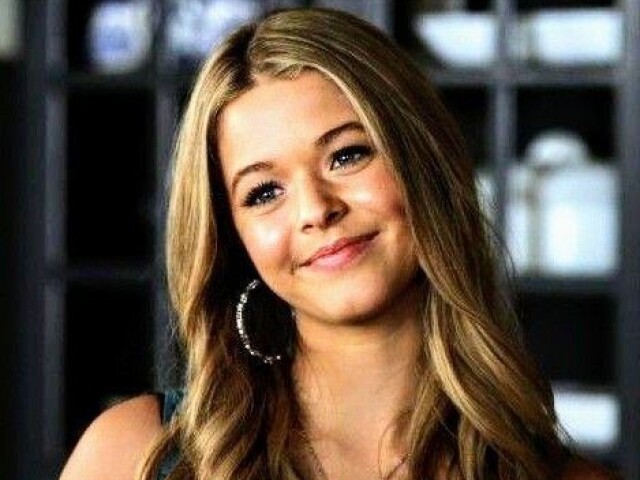 Alison DiLaurentins - Pretty Little Liars.