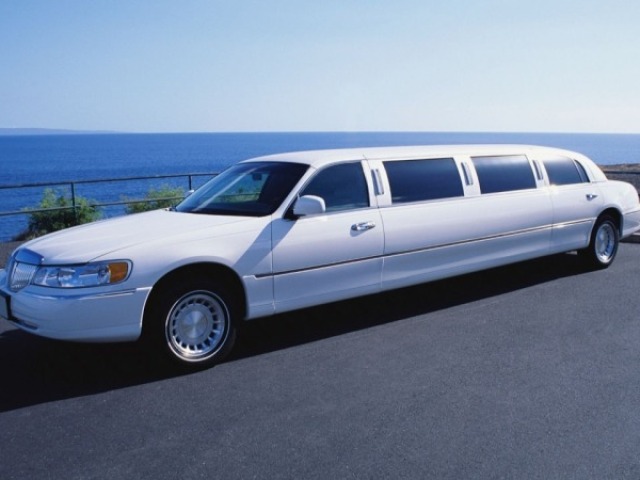 De limousine, nรฉ amore! Kkk ๐