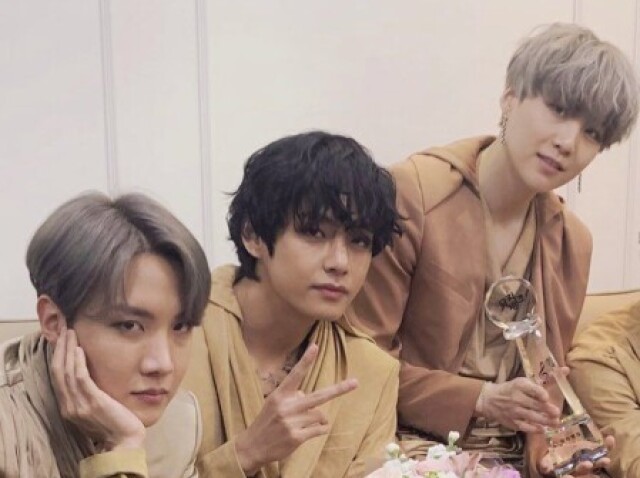 Taehyung, Yoongi, e Hoseok