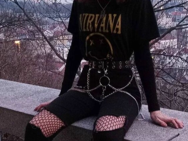 um look todo preto mais e-girl