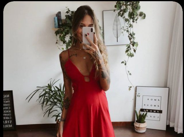 Um vestido vermelho curto❤️